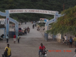 Welcoming sign on the dock at La Gonave